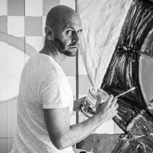 Cesare Catania mentre dipinge la sua opera 3d di arte contemporanea. Eventi Arte 2017
